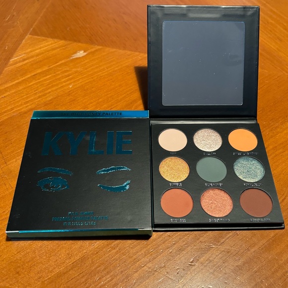 Kylie The Blue Honey Eyeshadow Palette - Picture 6 of 16